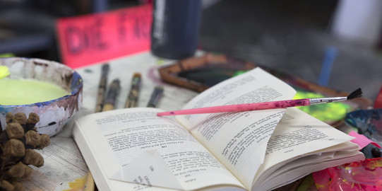 Studium Ein aufgeschlagenes Buch