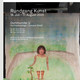 Plakat Rundgang 2025 Plakat zur Ausstellung ‚Rundgang Kunst‘ der TU Dortmund, mit einem Gemälde der Kunstpreisträgerin 2024, Dulana Tillmann: Eine Figur in grünem Kleid steht in einer natürlichen Umgebung vor einem gemalten Hintergrund mit realem Erdelement im Vordergrund. 18. Juli bis 17. August 2025, Di, Mi: 11 bis 18 Uhr Do, Fr 11 bis 20 Uhr, Sa, So 11 bis 18 Uhr., auf der Hochschuletage des Dortmunder U.